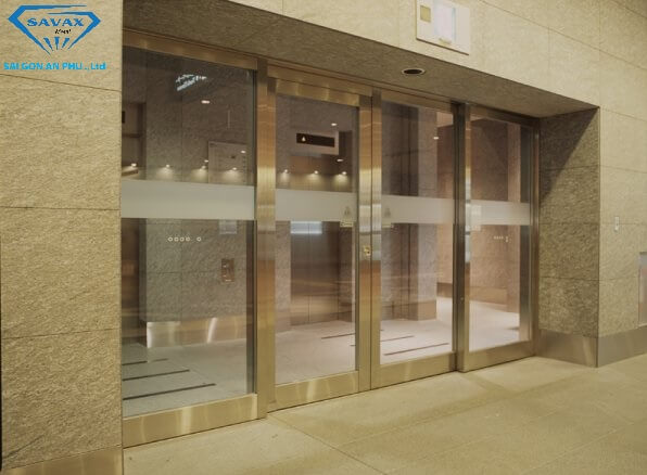 Mẫu cửa inox dùng nhiều trong các công trình